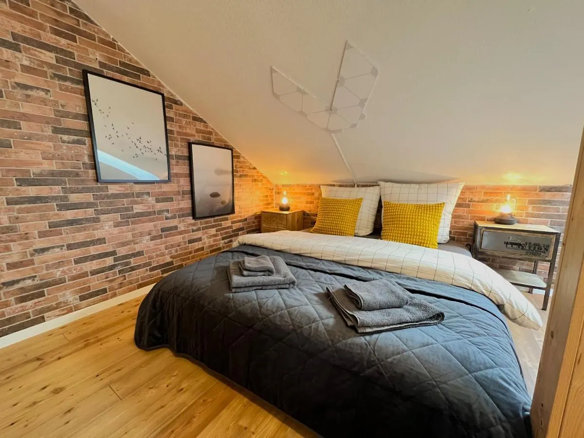 Cozy Apartment Near City Center Dresden By R&L Germany